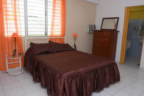 3- Habitación doble con baño privado